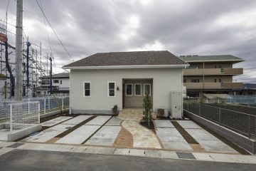 まるで平屋のような使い勝手の良さの 吹抜け住宅